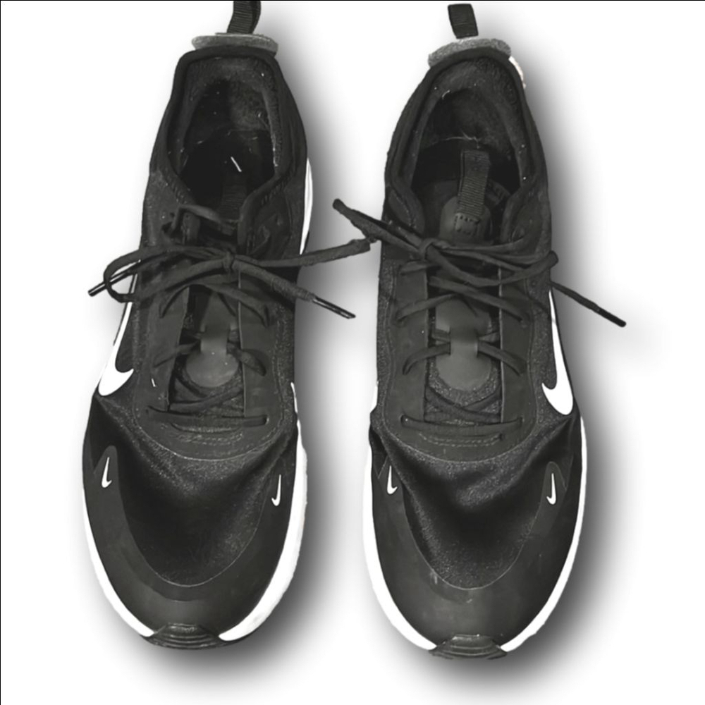 NIKE Women's Black Athletic Shoes - Picture 2 of 3
